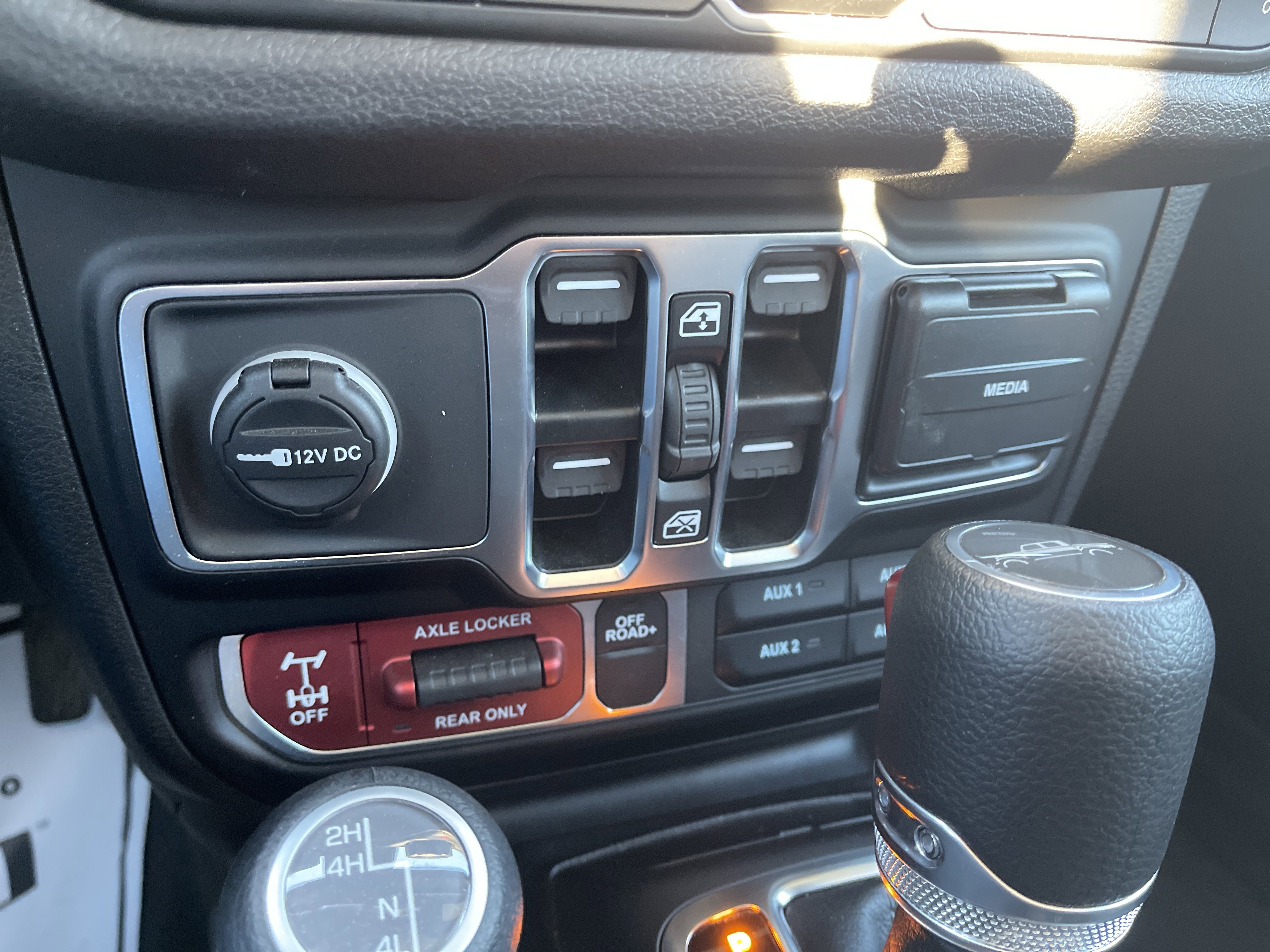 Used 2025 Jeep Gladiator Willys image 30