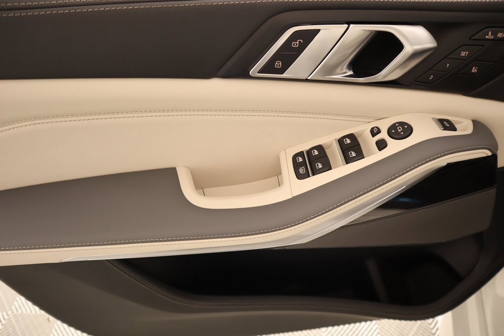 New 2026 BMW X7 M60i w/ Climate Comfort Package image 18