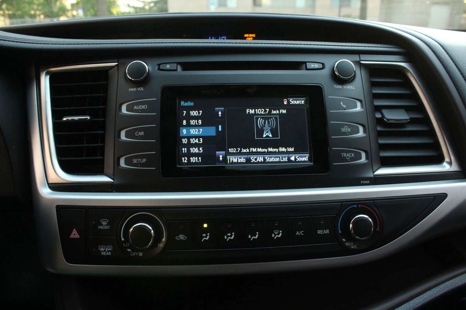 Used 2016 Toyota Highlander LE AWD/4WD image 32