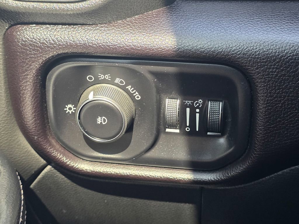 Used 2024 RAM 4500 Laramie image 36