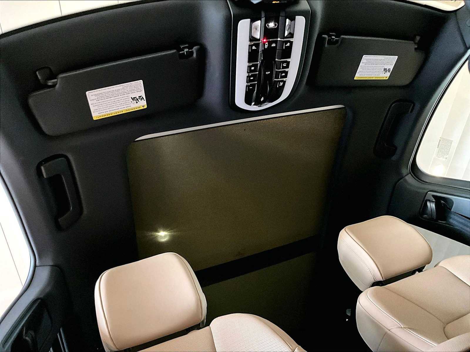 Used 2025 Porsche Macan image 25