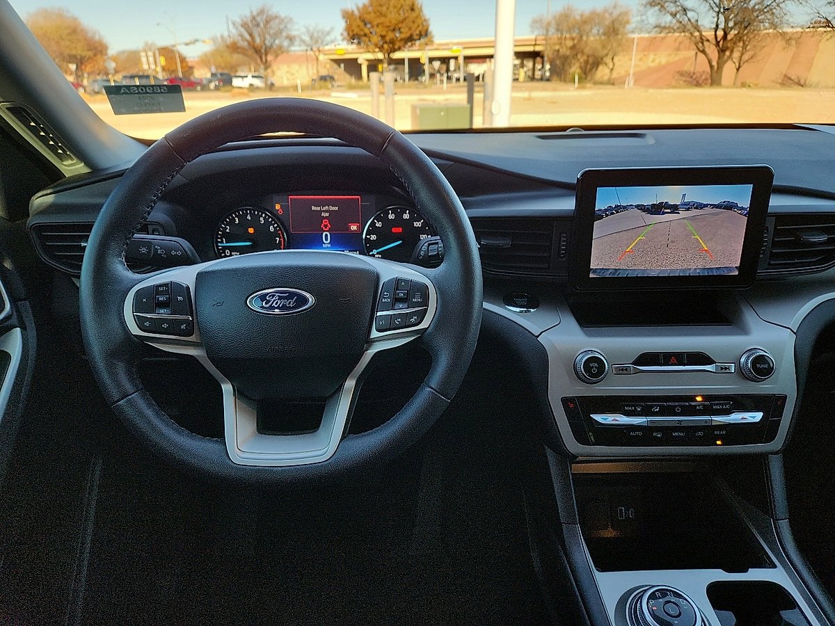 Used 2023 Ford Explorer XLT image 6