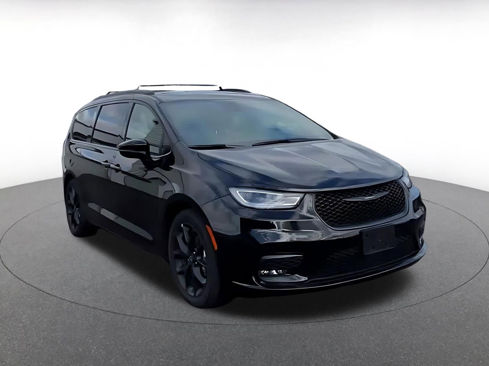 Used 2025 Chrysler Pacifica Limited video 2