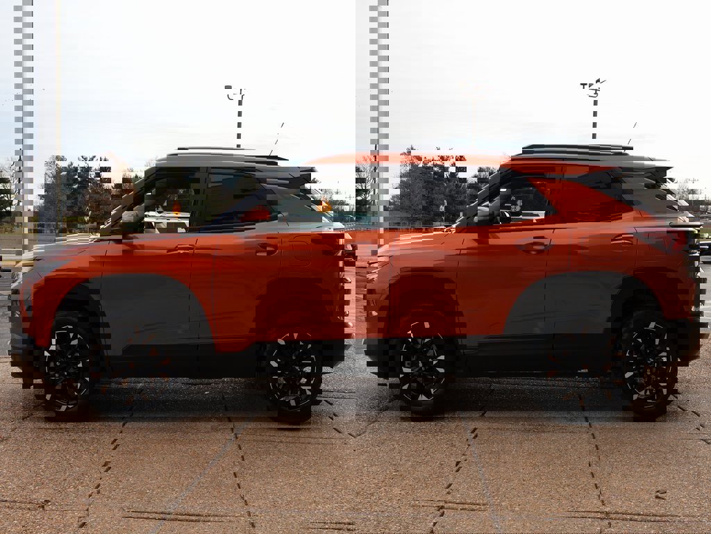 Used 2022 Chevrolet TrailBlazer LT w/ Driver Confidence Package image 3