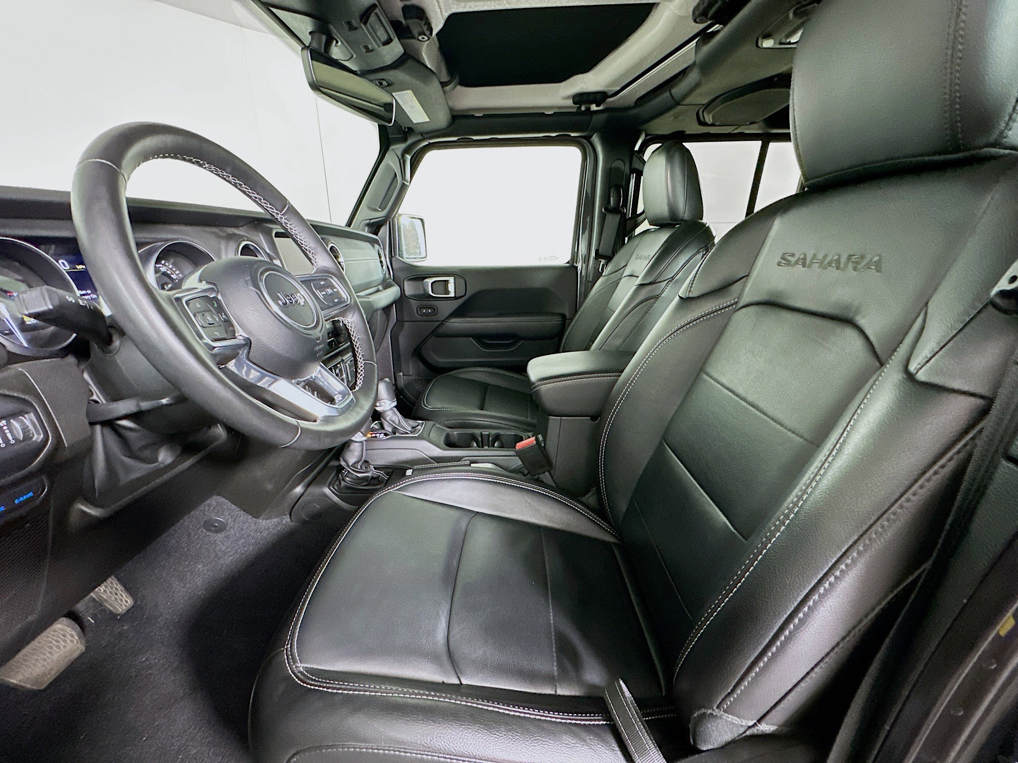 Used 2022 Jeep Wrangler Sahara w/ Cold Weather Group image 13