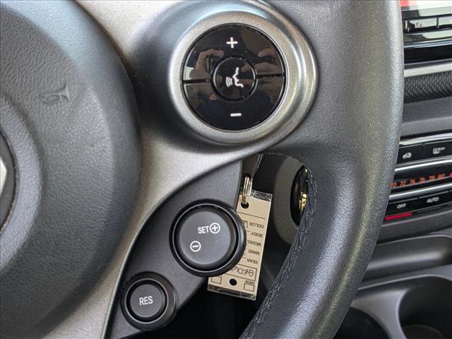 Used 2016 smart fortwo pure image 14