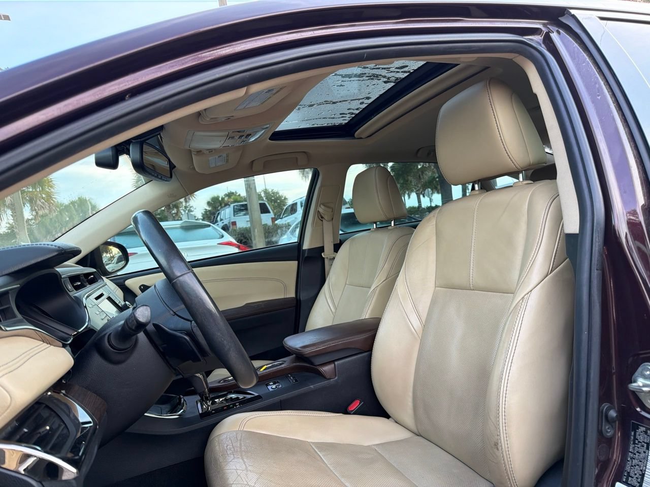 Used 2015 Toyota Avalon Limited w/ Technology Package FWD image 6