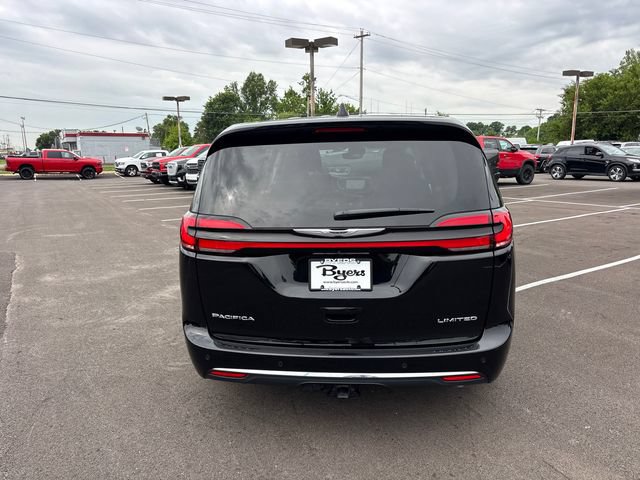 Used 2024 Chrysler Pacifica Limited w/ Trailer Tow Group FWD image 32