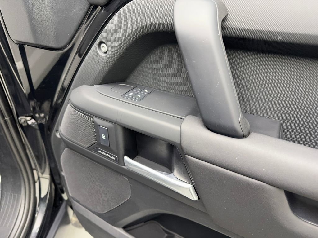 Used 2025 Land Rover Defender 110 S image 48