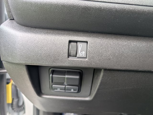 Used 2023 Chevrolet Colorado W/T RWD image 13