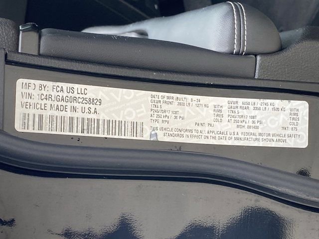 Used 2024 Jeep Grand Cherokee Laredo image 38