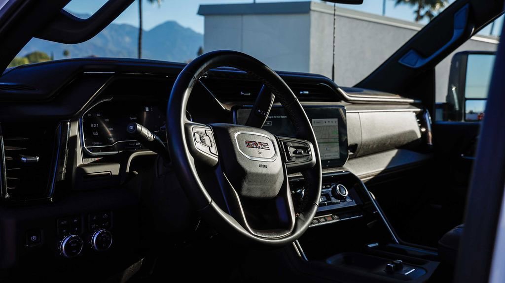 Used 2025 GMC Sierra 2500 AT4 image 23