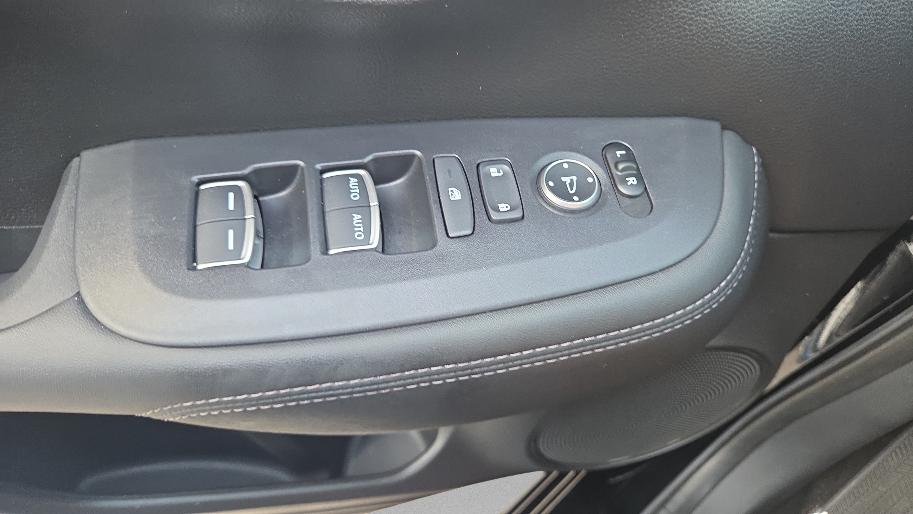 Certified 2025 Honda HR-V EX-L image 33
