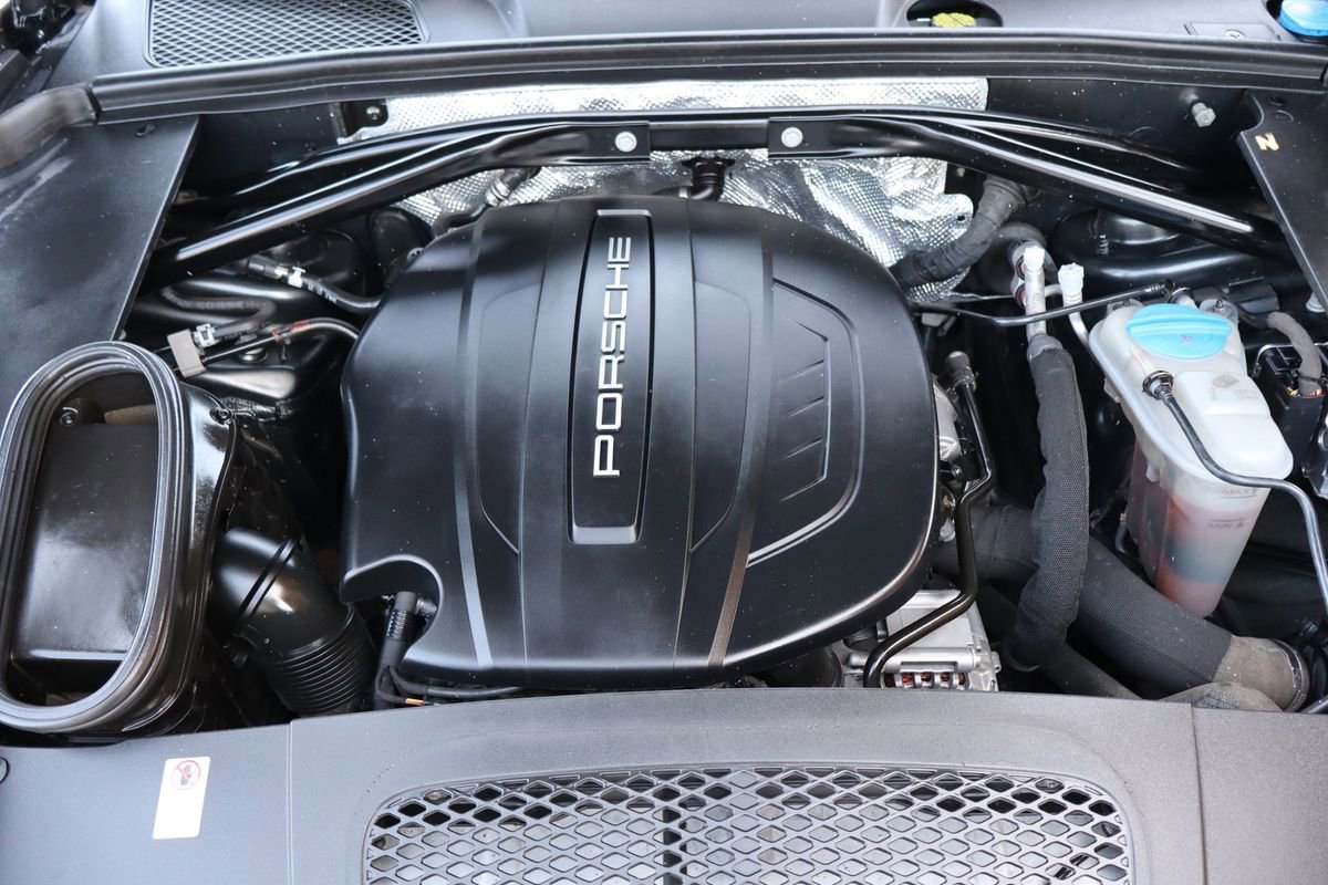 Used 2017 Porsche Macan image 29