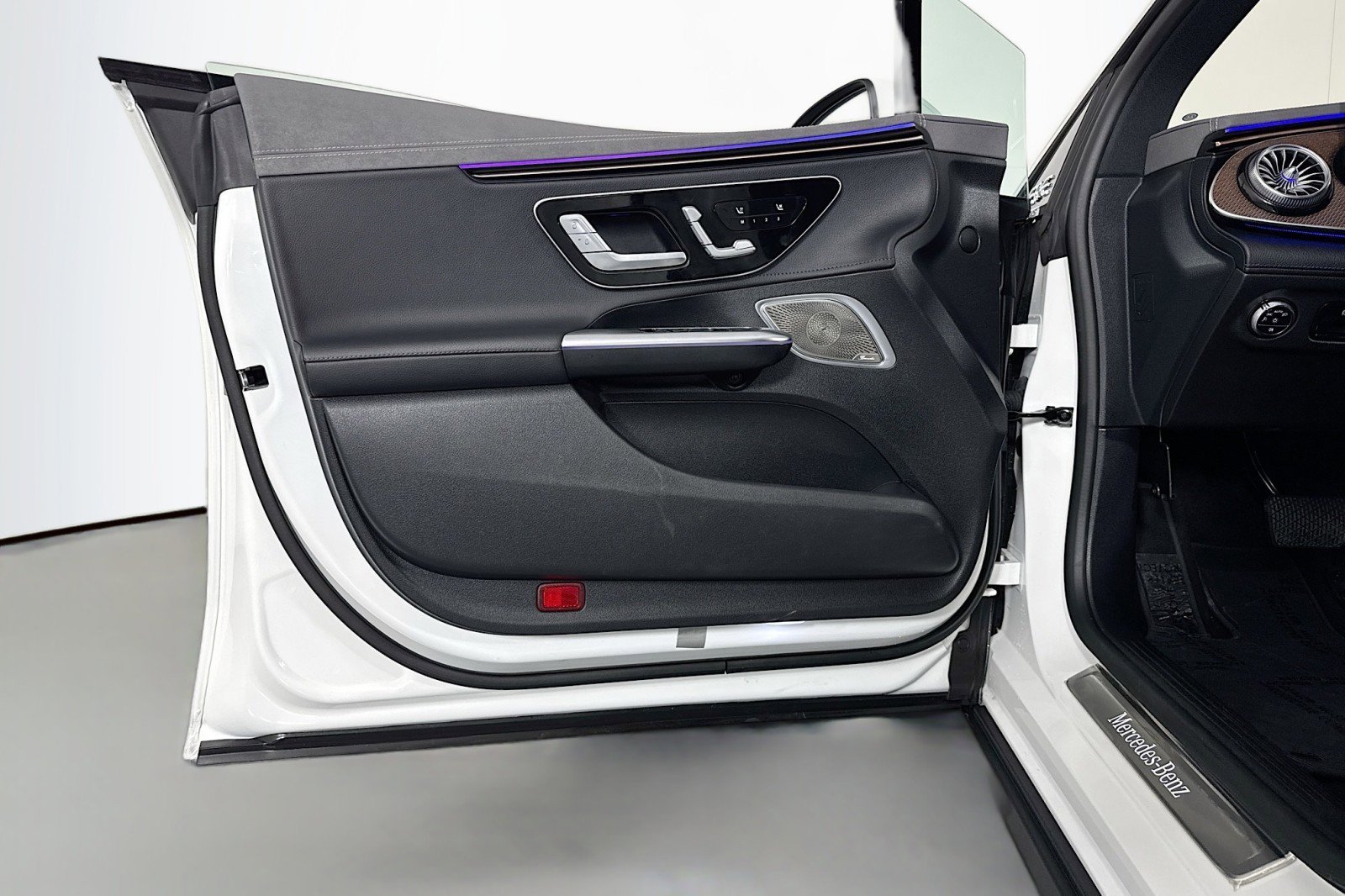 Certified 2023 Mercedes-Benz EQE 350+ 4MATIC Sedan w/ Exclusive Trim Package image 21