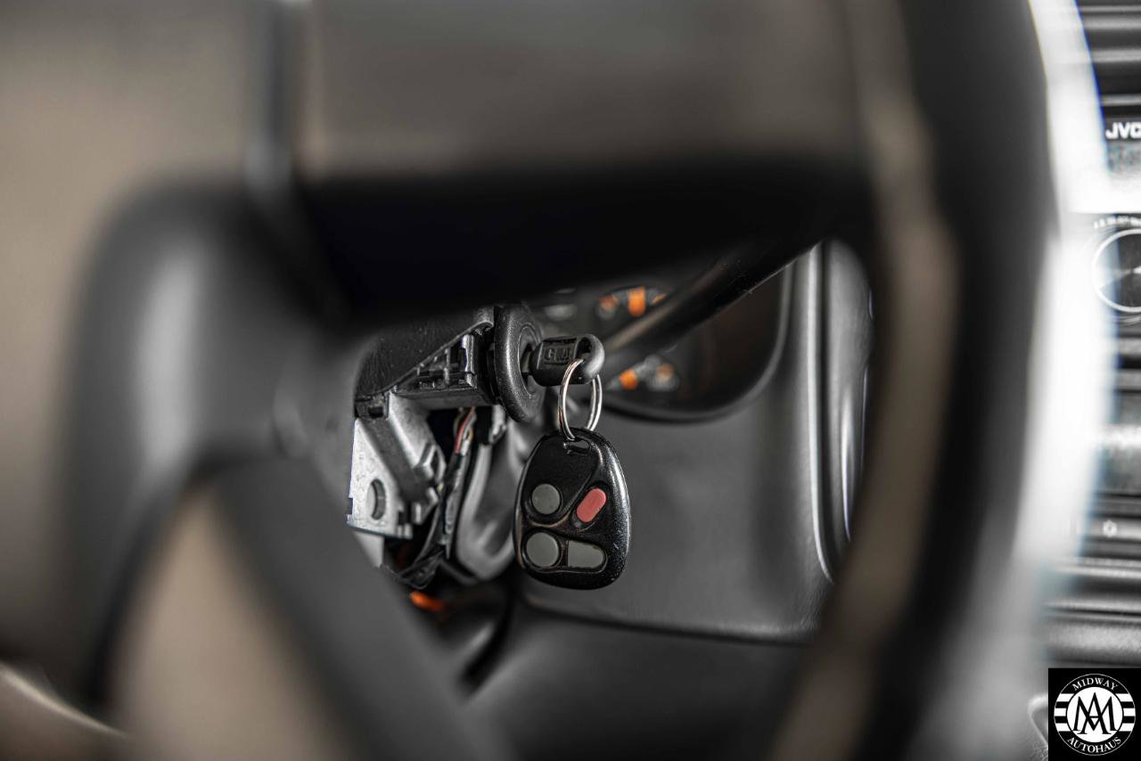 Used 2004 Chevrolet Avalanche 4x4 w/ Preferred Equipment Group image 18