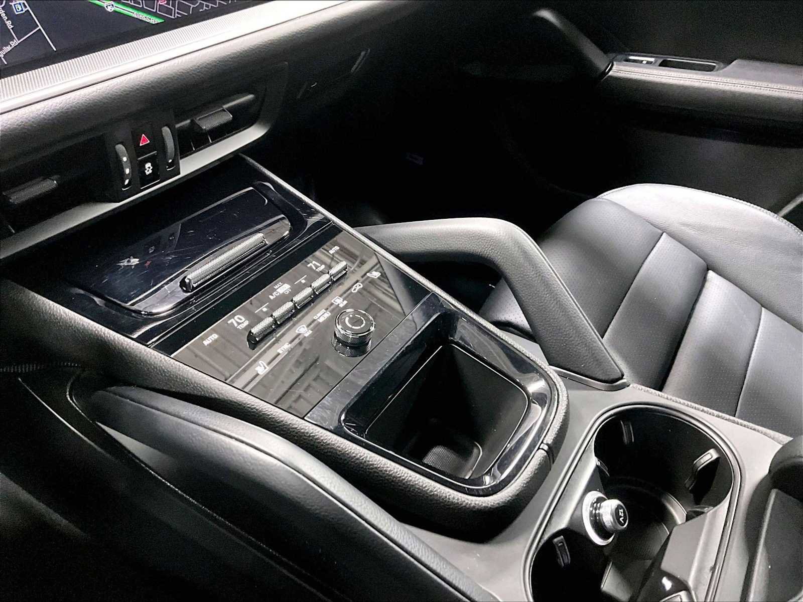 Used 2024 Porsche Cayenne image 20