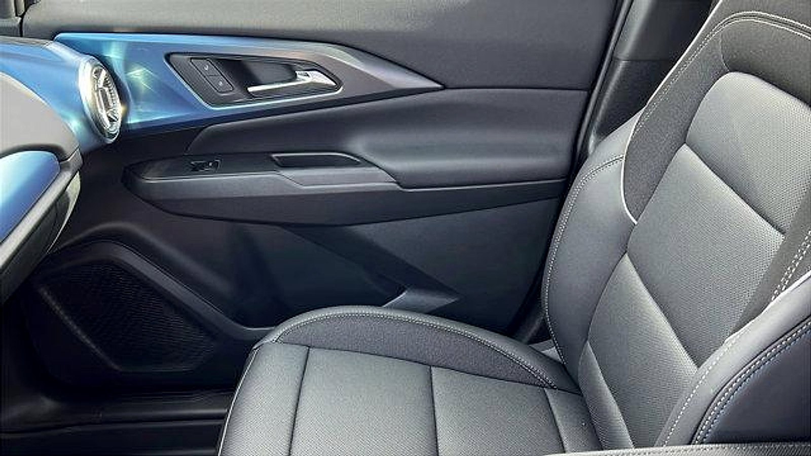 New 2026 Chevrolet Equinox EV LT image 19