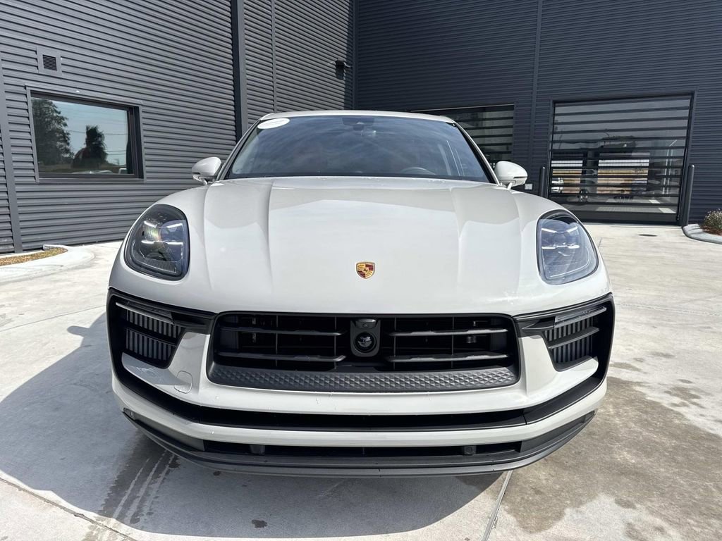 Certified 2025 Porsche Macan S image 6