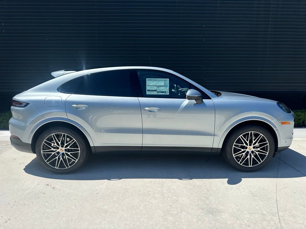 Used 2025 Porsche Cayenne Coupe image 9