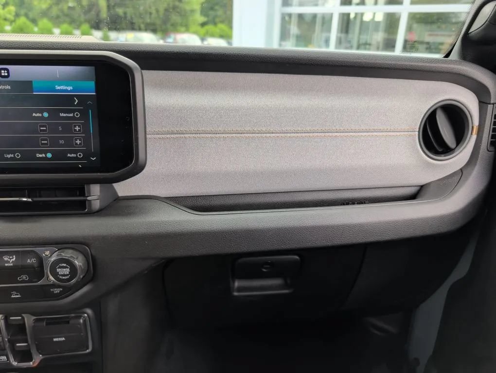 Used 2024 Jeep Wrangler Unlimited AWD/4WD image 12