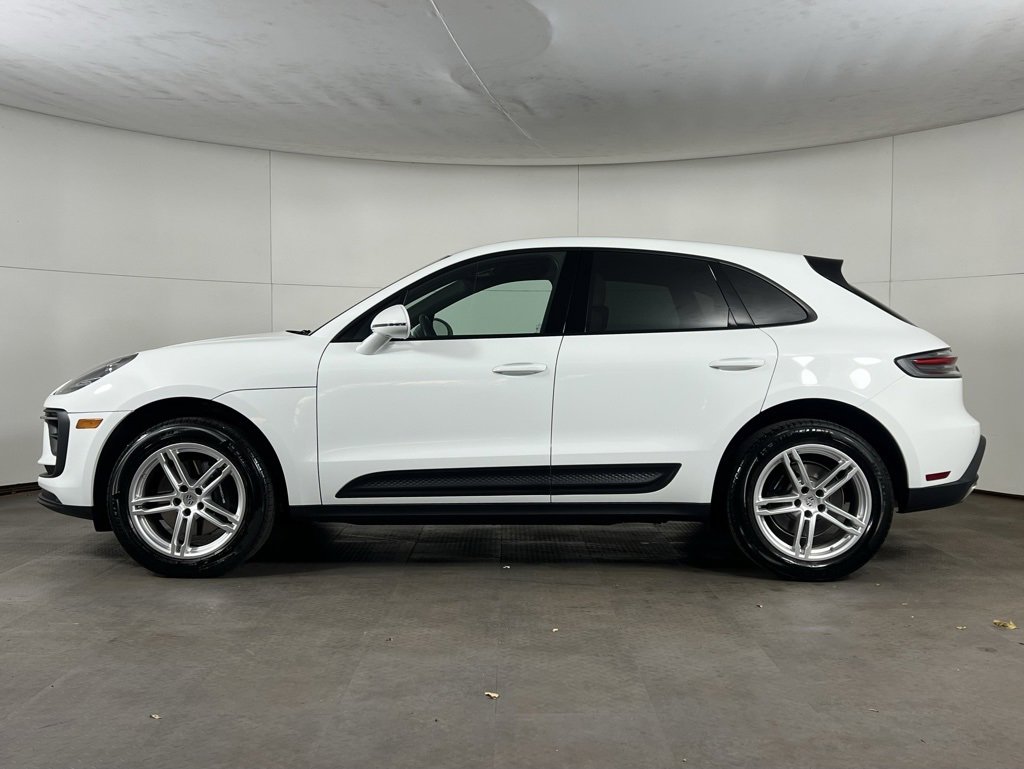 Certified 2025 Porsche Macan image 2