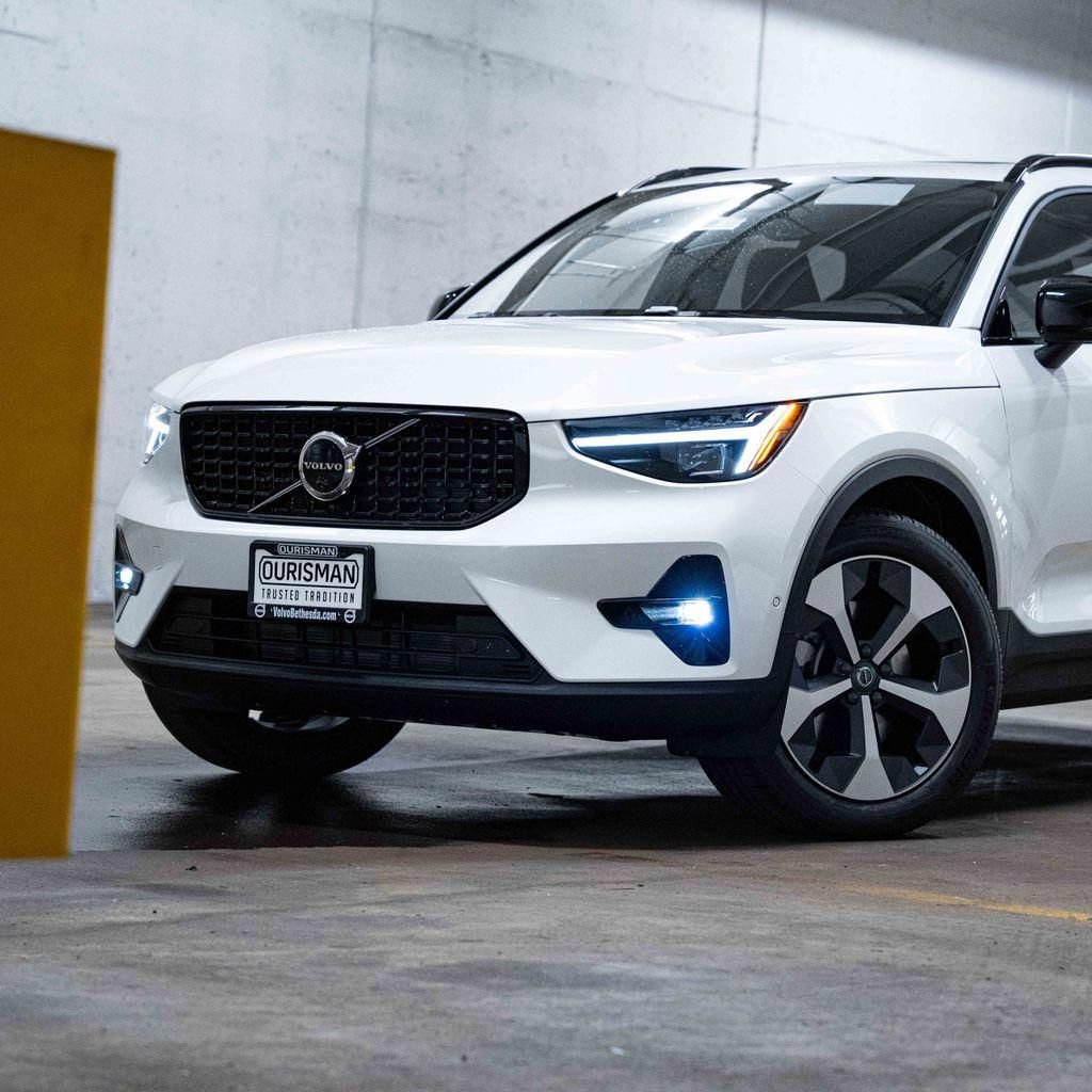 New 2026 Volvo XC40 B5 Plus w/ Protection Package Premier AWD/4WD image 2