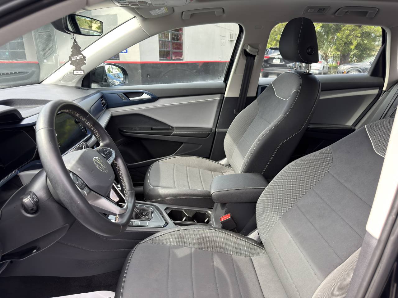 Used 2024 Volkswagen Taos SE w/ Panoramic Sunroof Package FWD image 21
