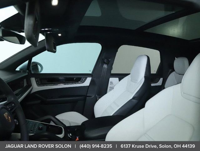 Used 2025 Porsche Cayenne GTS AWD/4WD image 19