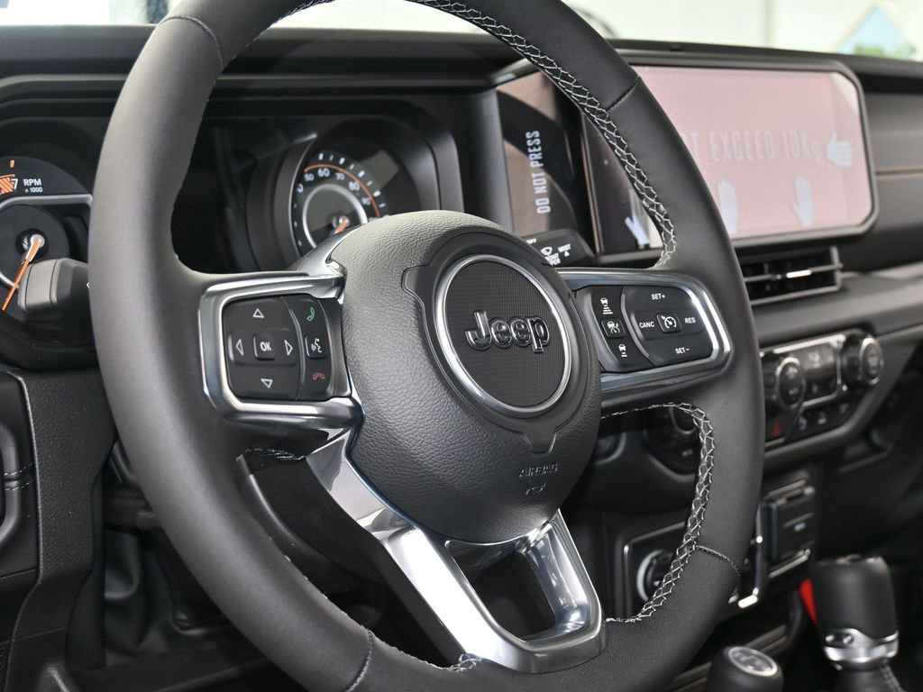Used 2025 Jeep Wrangler Unlimited Sahara AWD/4WD image 13