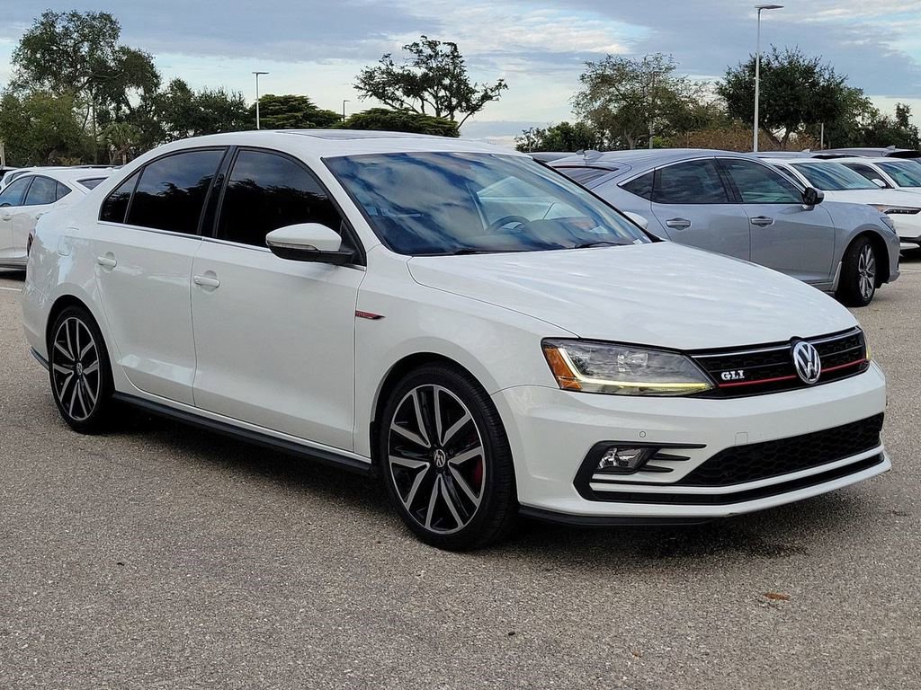 Used 2018 Volkswagen Jetta GLI image 9