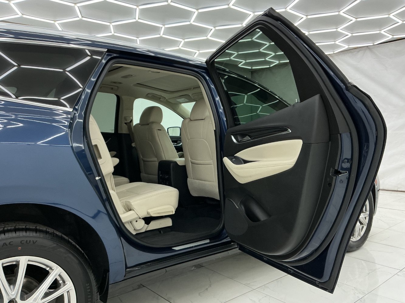 Used 2022 Buick Enclave Premium w/ Experience Buick Package FWD image 23