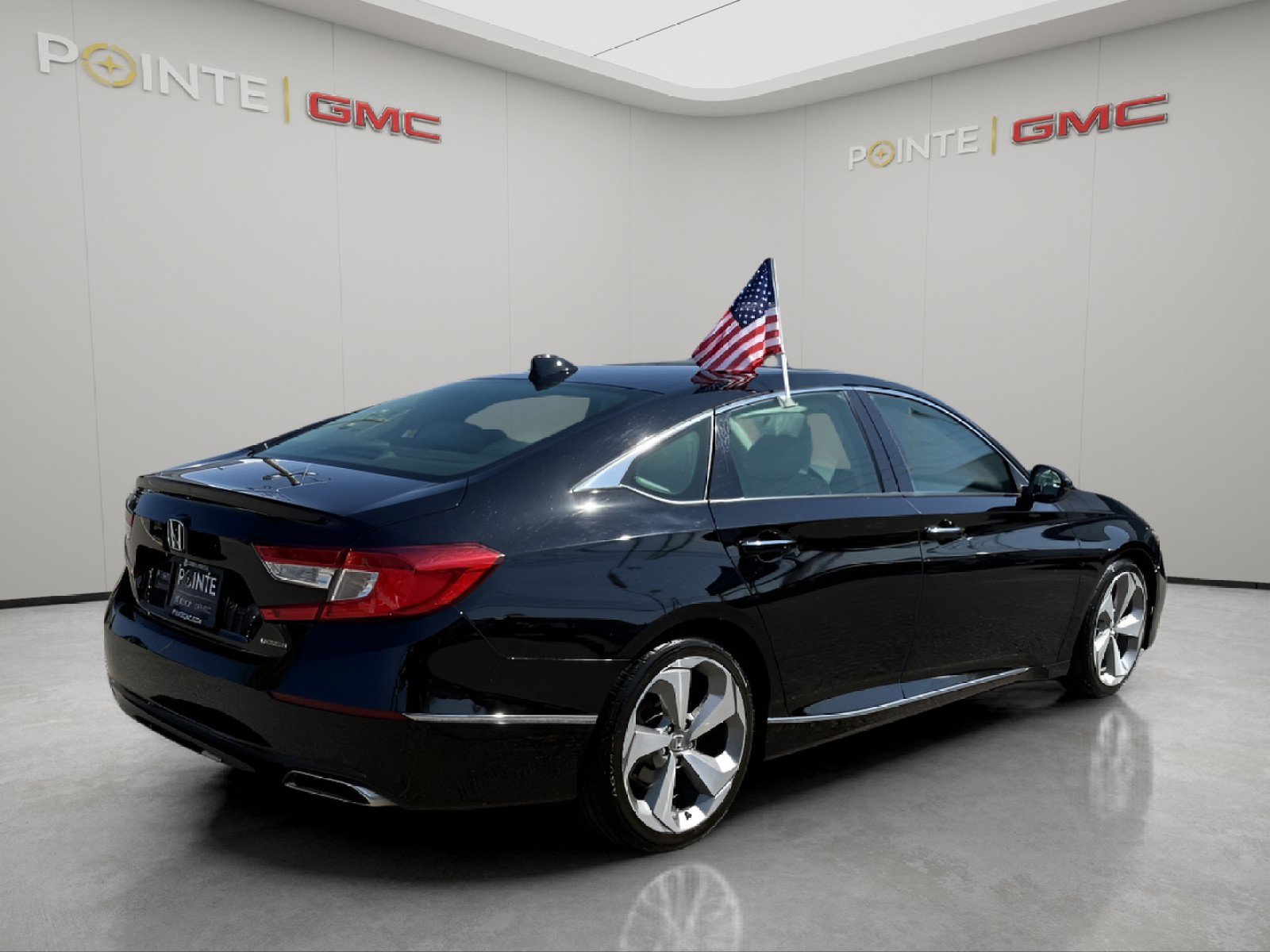 Used 2018 Honda Accord Touring image 3