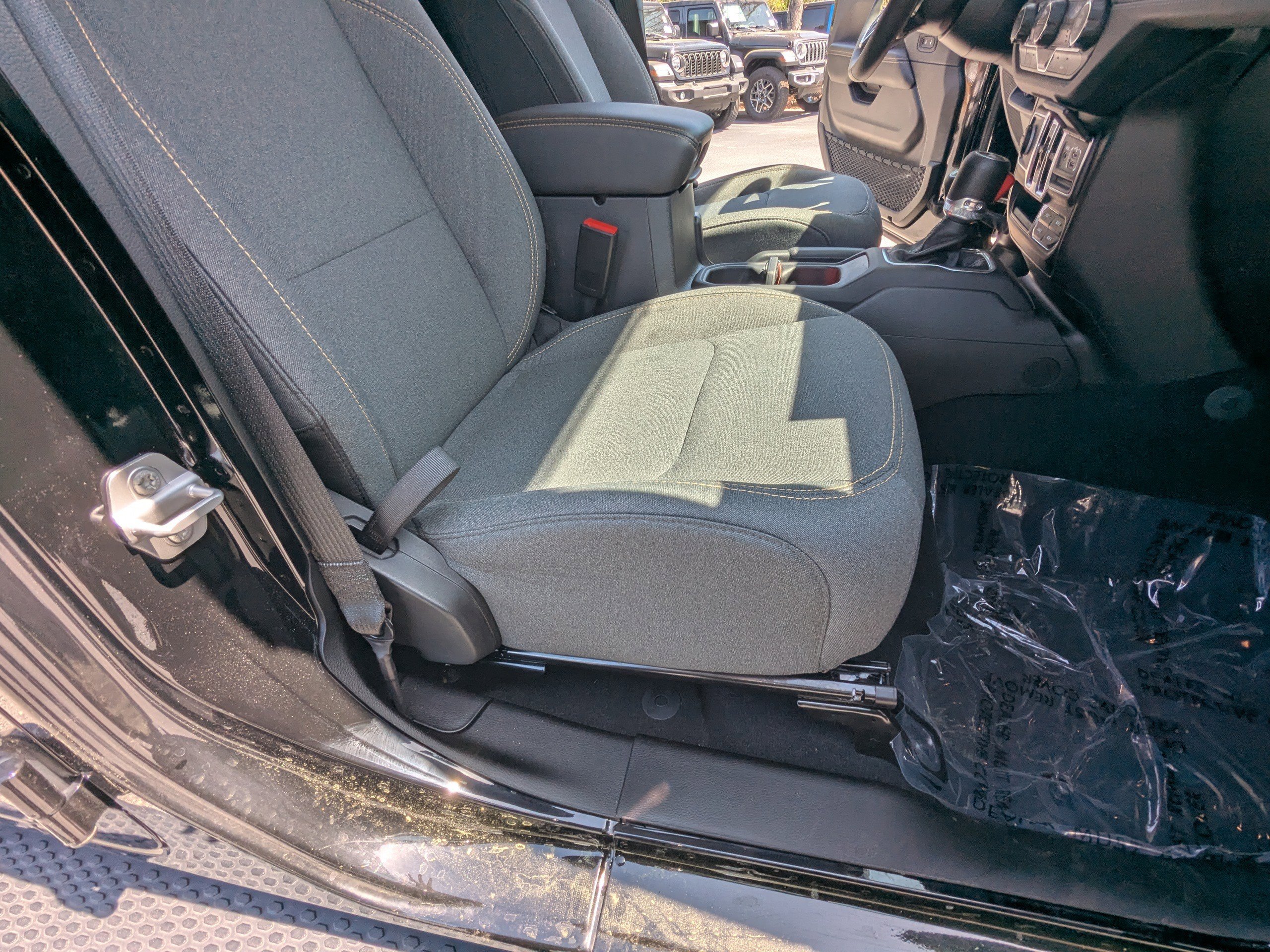 Used 2024 Jeep Wrangler Sahara w/ Safety Group image 15