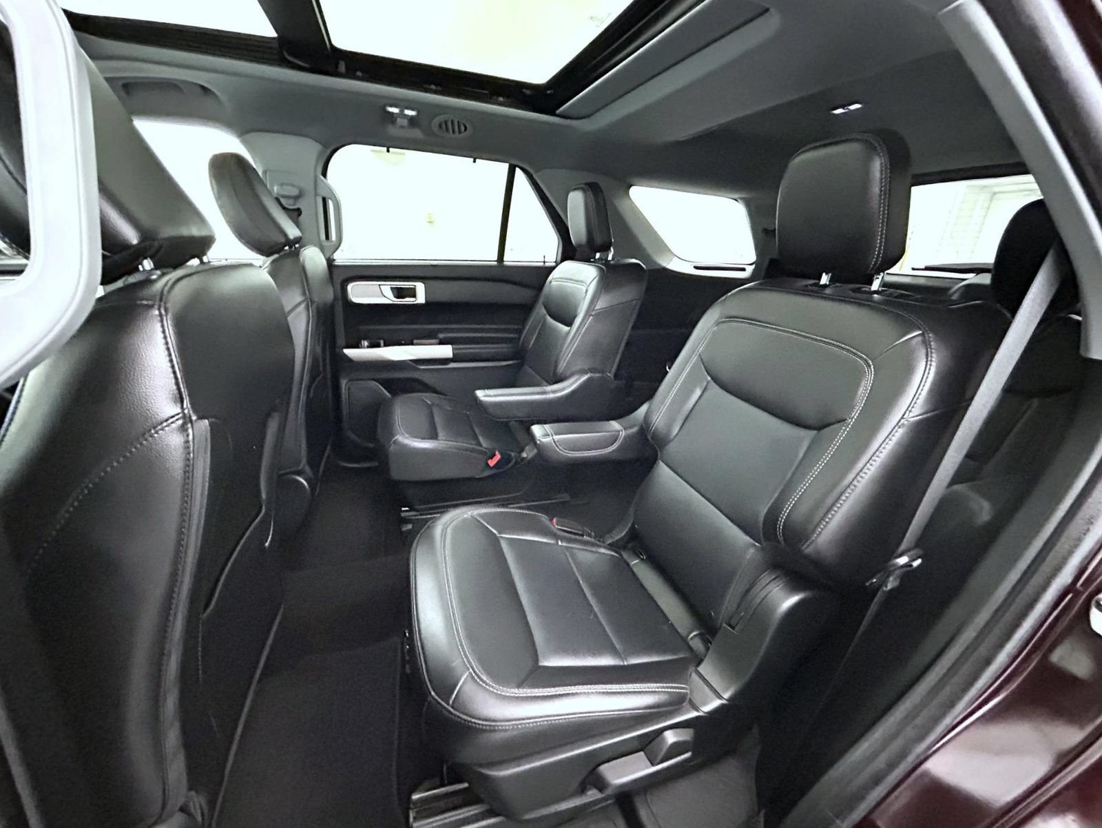 Used 2023 Ford Explorer Limited w/ Equipment Group 301A AWD/4WD image 21