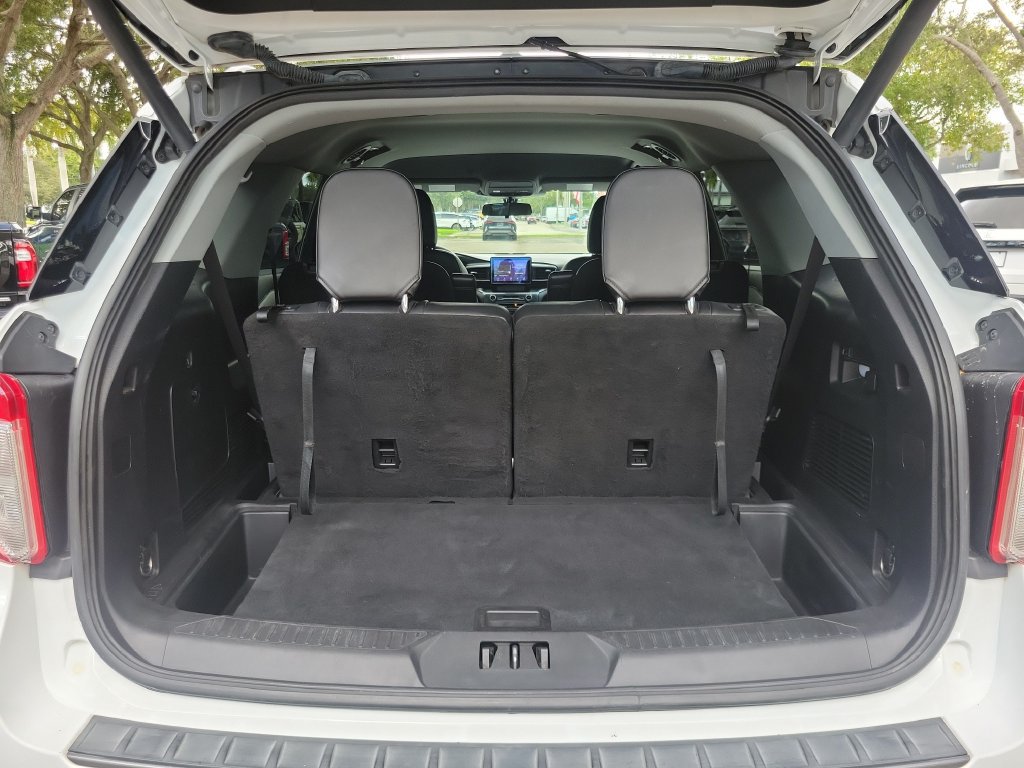 Used 2022 Ford Explorer XLT w/ Equipment Group 202A AWD/4WD image 6