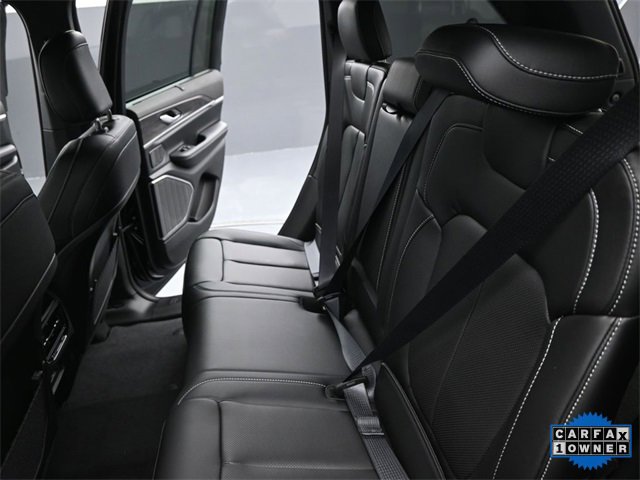 Used 2025 Jeep Grand Cherokee Limited w/ Luxury Tech Group II image 20