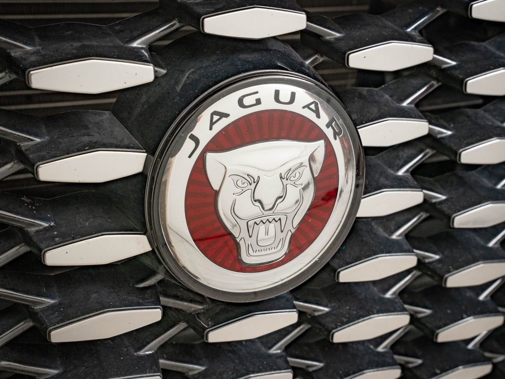 Used 2023 Jaguar F-PACE S AWD/4WD image 17