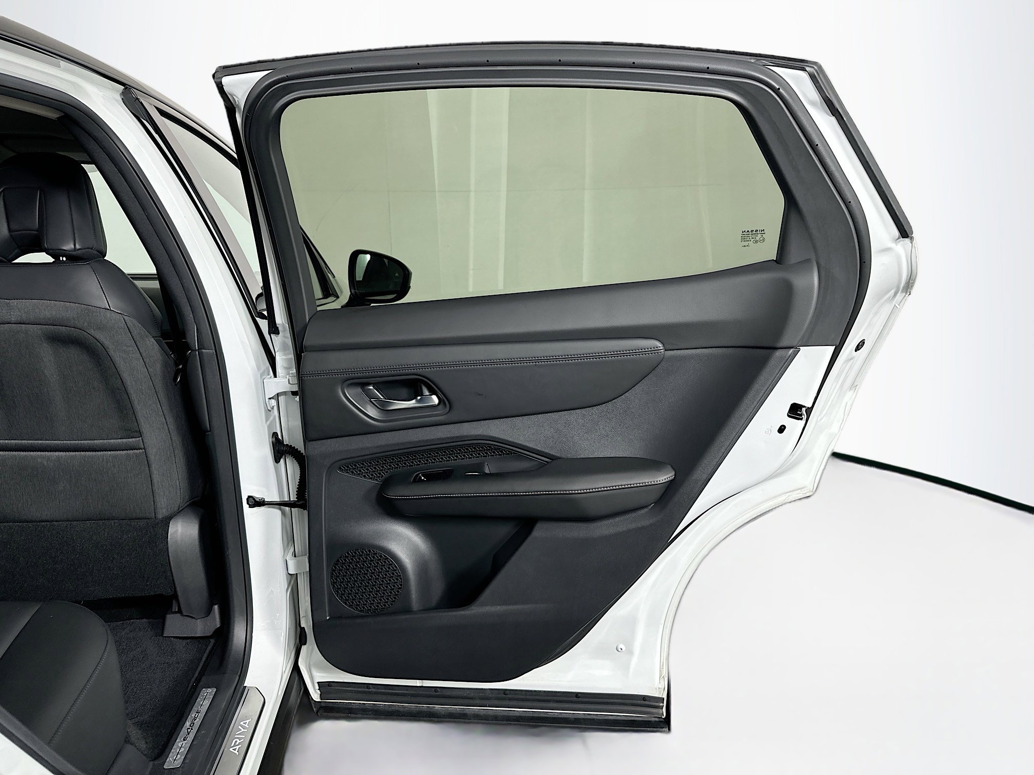 Used 2023 Nissan Ariya AWD image 30