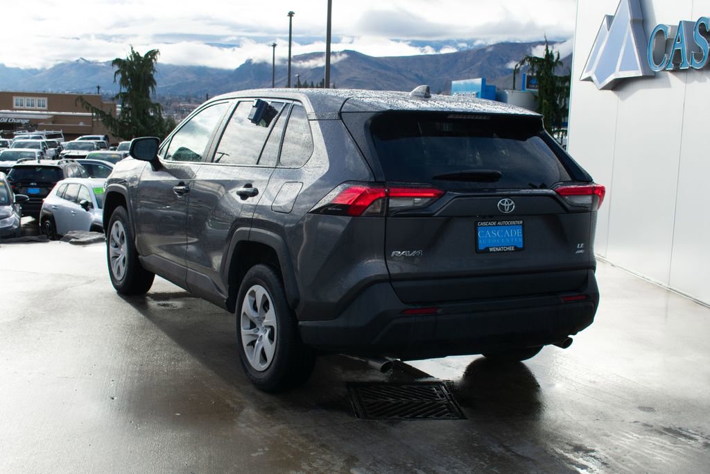 Used 2024 Toyota RAV4 LE image 7