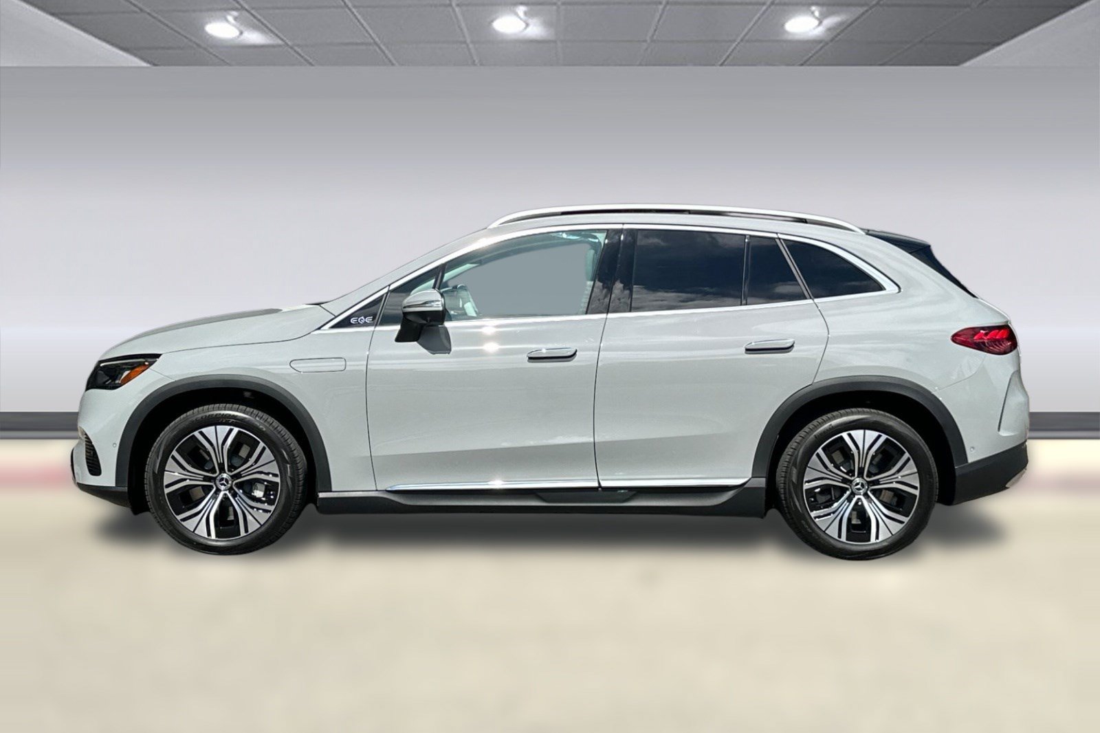 New 2027 Mercedes-Benz EQE 320 4MATIC SUV image 2