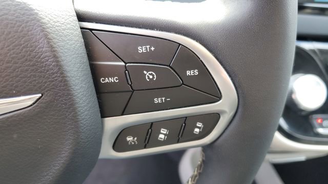 Certified 2024 Chrysler Pacifica Touring-L image 11