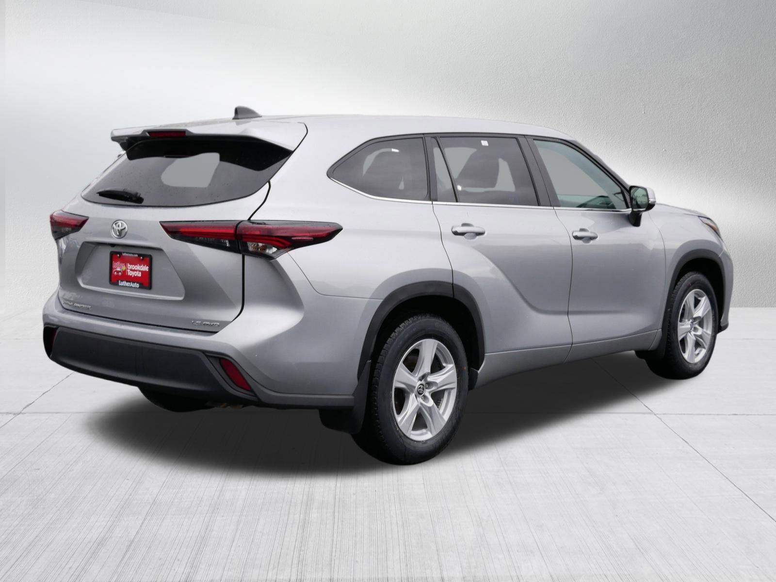 Certified 2024 Toyota Highlander LE AWD/4WD image 7