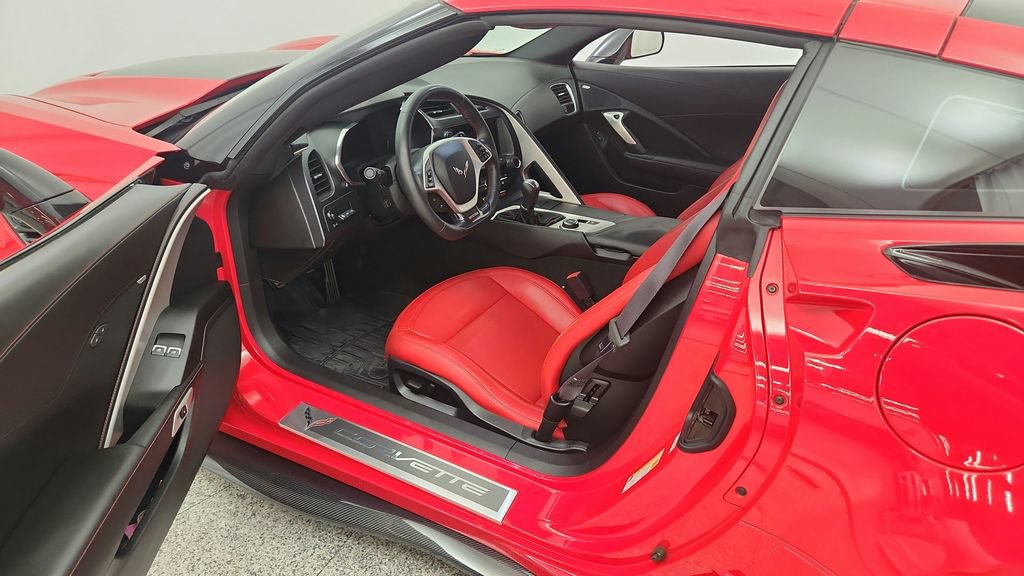 Used 2015 Chevrolet Corvette Z06 w/ Chrome Badge Package RWD image 35