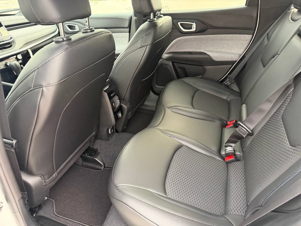 New 2026 Jeep Compass Latitude AWD/4WD image 9