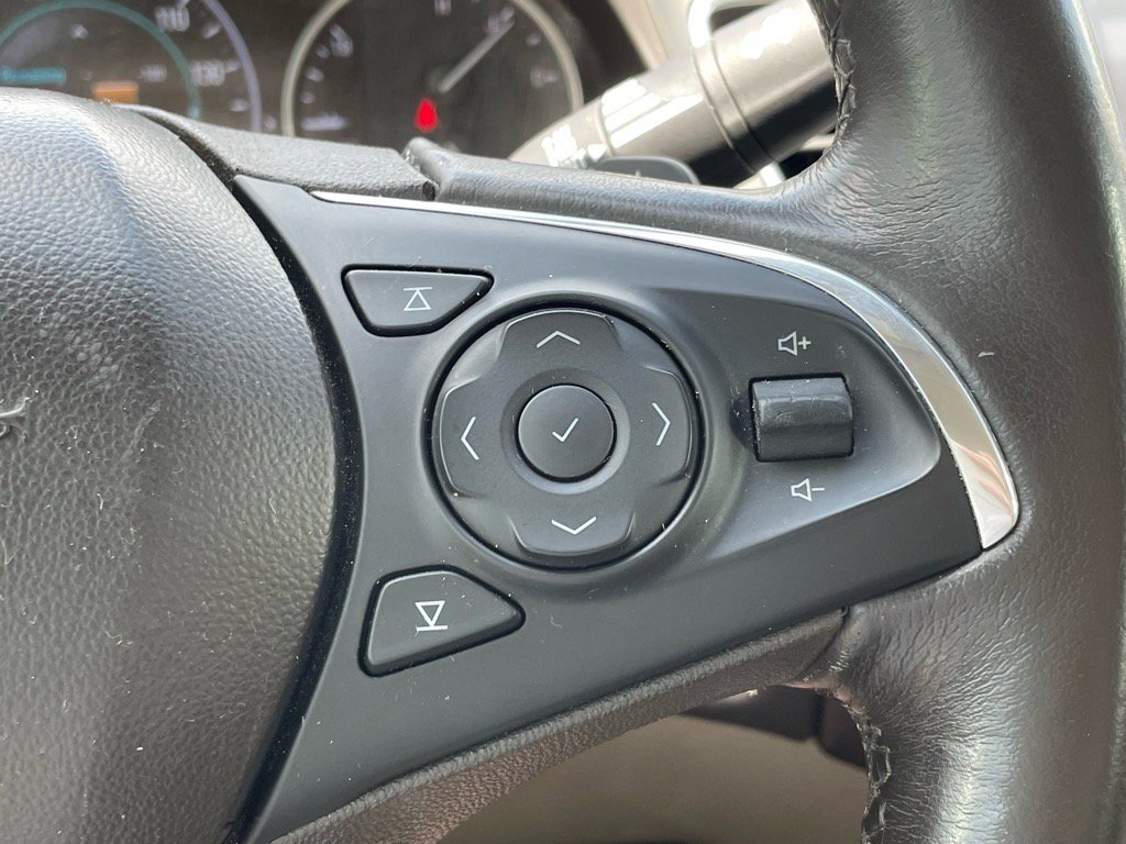 Used 2017 Buick LaCrosse Essence w/ Sun and Shade Package image 7