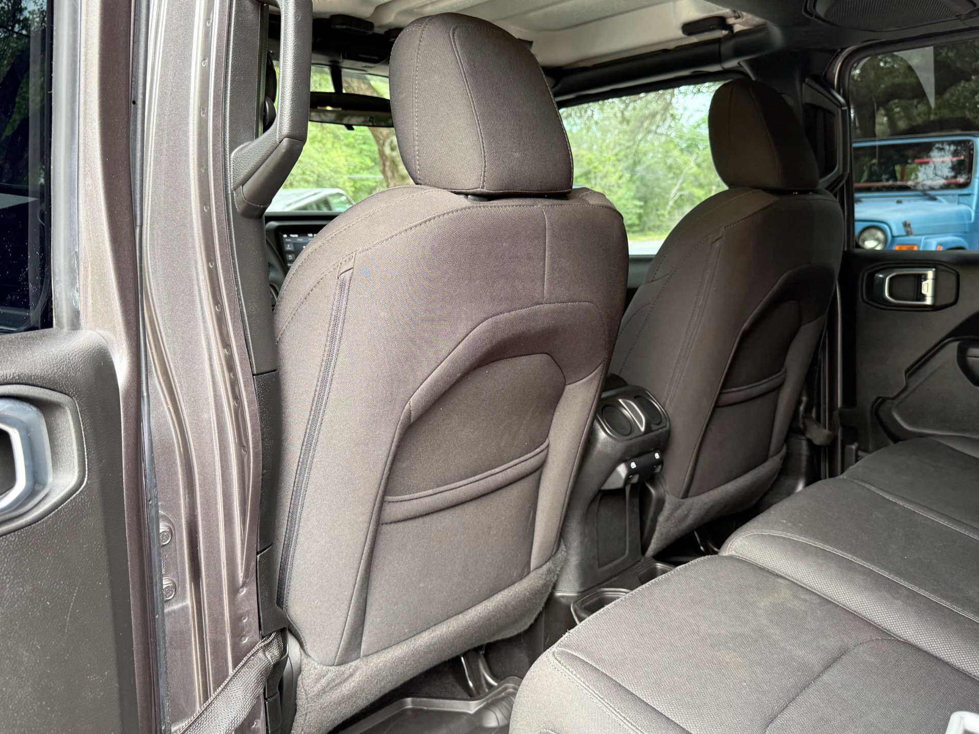 Used 2023 Jeep Wrangler Unlimited AWD/4WD image 40