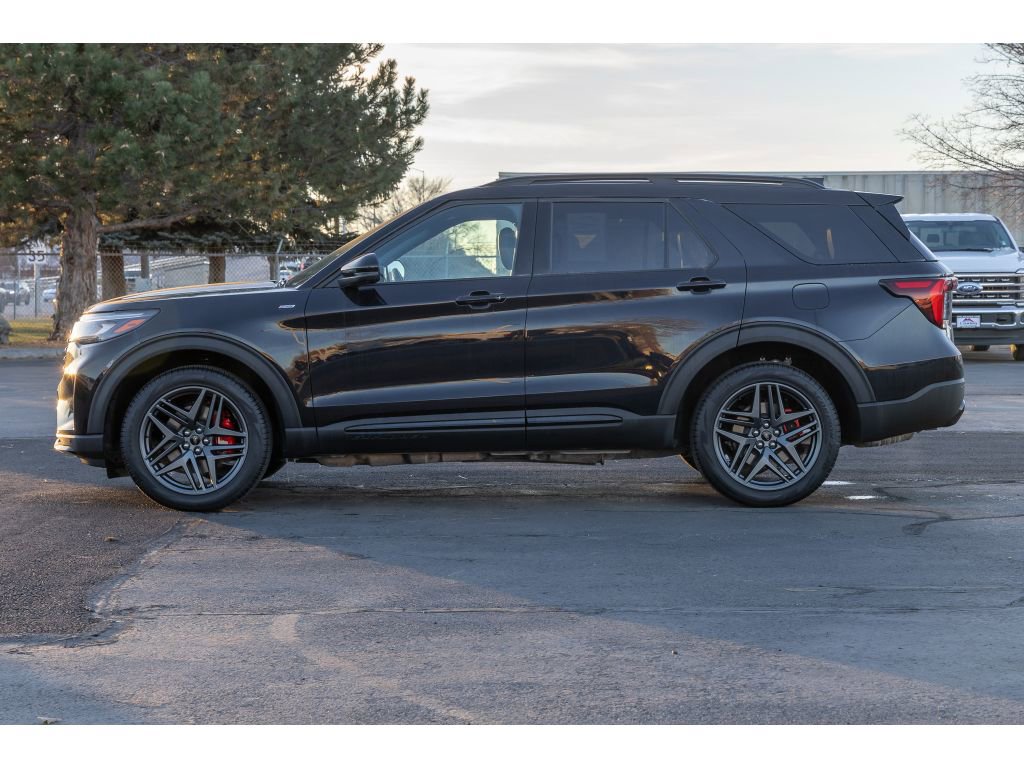 Used 2025 Ford Explorer ST-Line w/ ST-Line Street Pack image 6