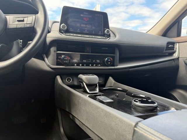 Used 2023 Nissan Rogue SV image 17