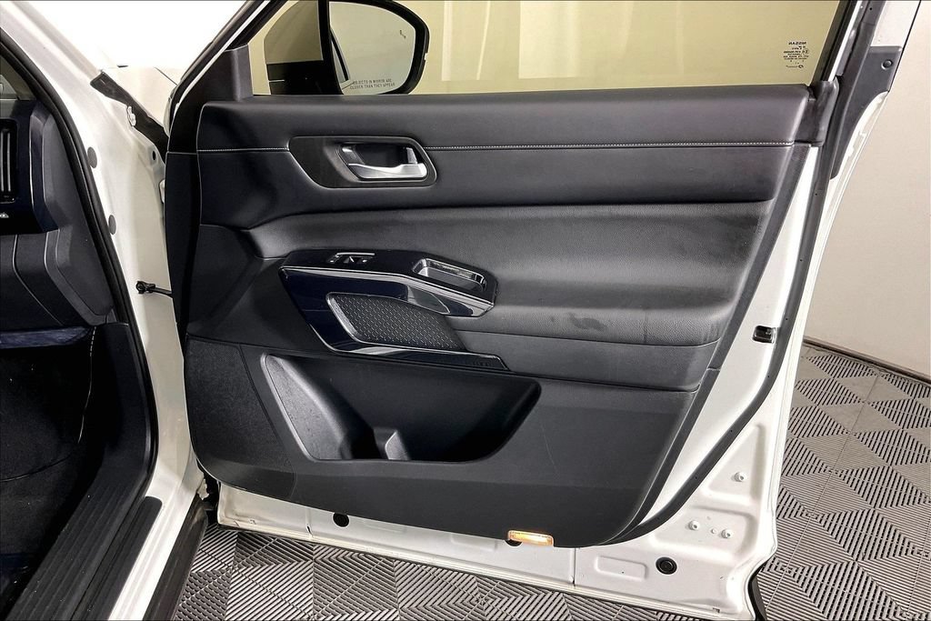Used 2022 Nissan Pathfinder SV FWD image 21